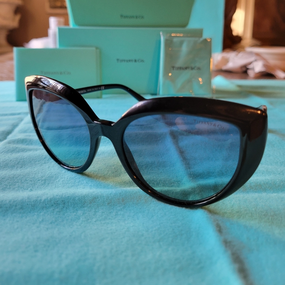 SOLD Tiffany & Co Sunglasses TF4170.  MA1215 - Picture 4 of 17